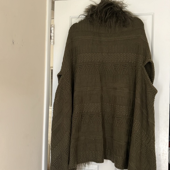 Camila Kakadu Calling Shearling Cape Vest - Picture 15 of 15